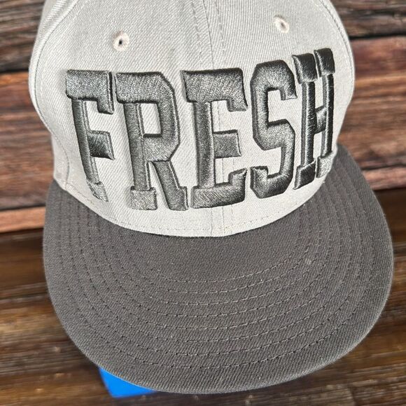New Era Gray Embroidered Fresh Hat - Picture 2 of 7
